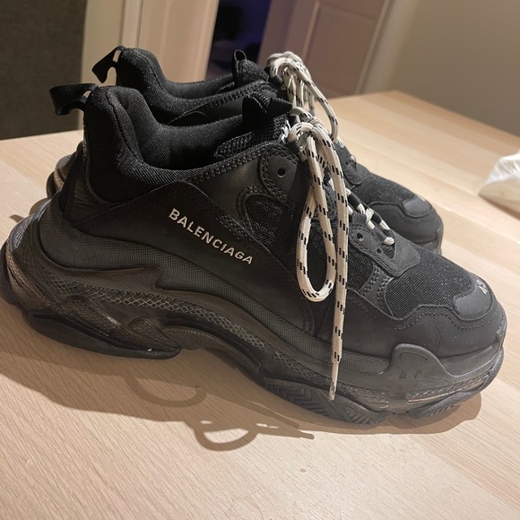 balenciaga triple s all black distressed